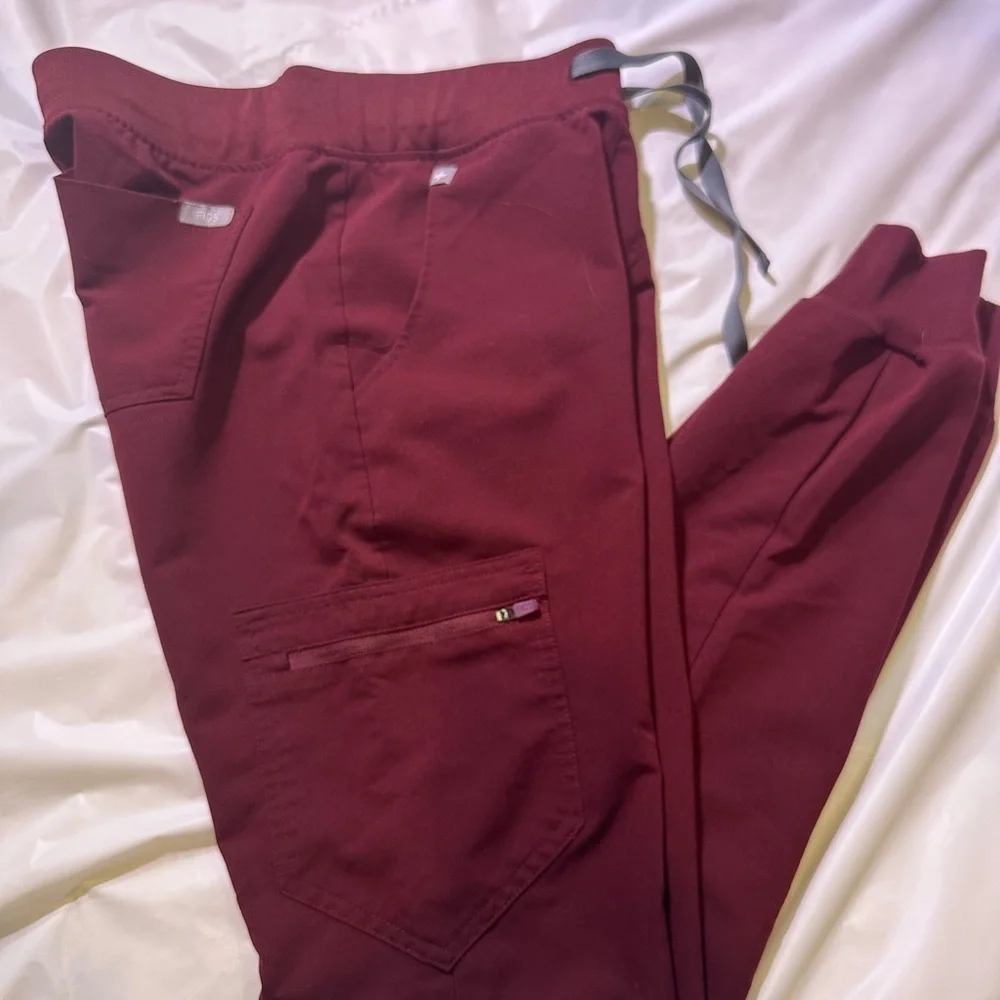Figs Men's Maroon Joggers with Gray Accents